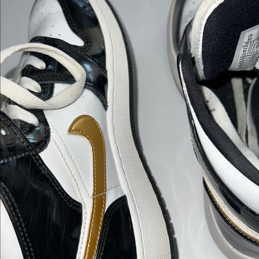 Youth Nike Air Jordan 1 Mid size 5Y - Picture 6 of 11